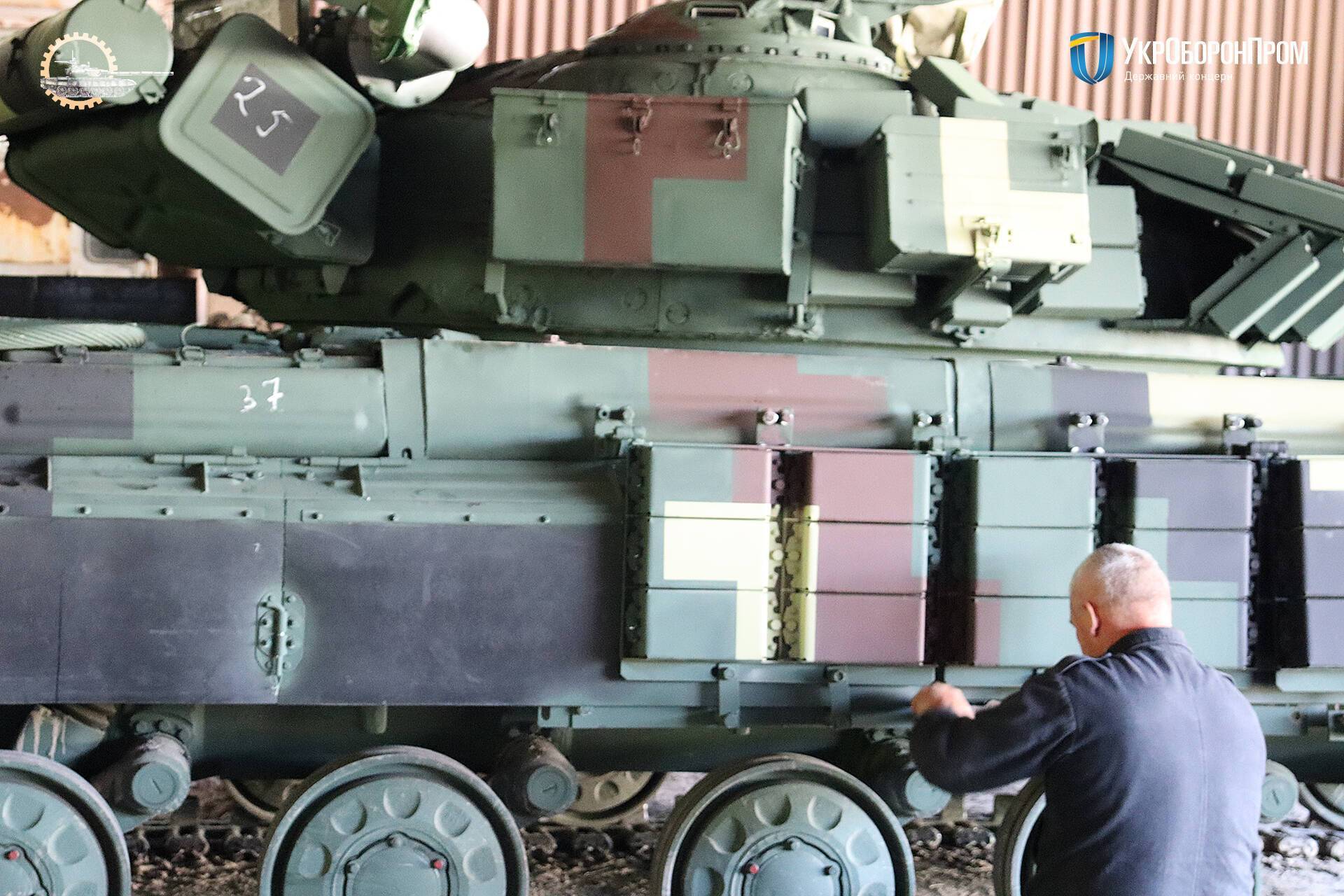 Основна модернізація танка Т-64 – це насамперед системи зв'язку й управління вогнем