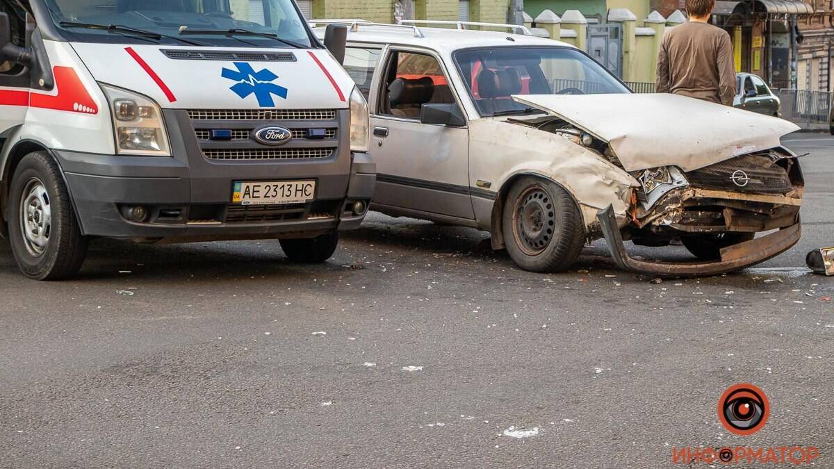 Зіткнулися Opel і автомобіль швидкої допомоги