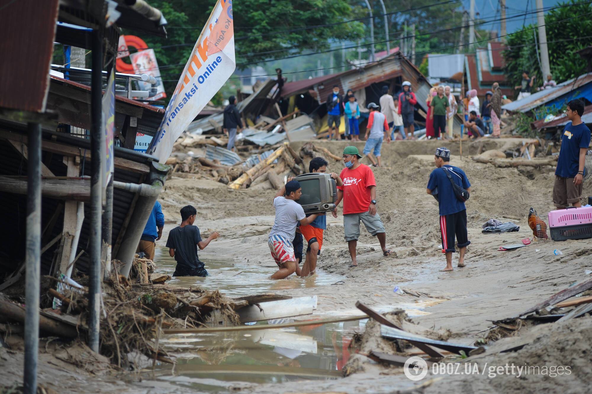 Последствия наводнения в Индонезии