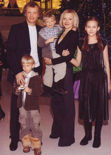 Серебряков с женой и детьми