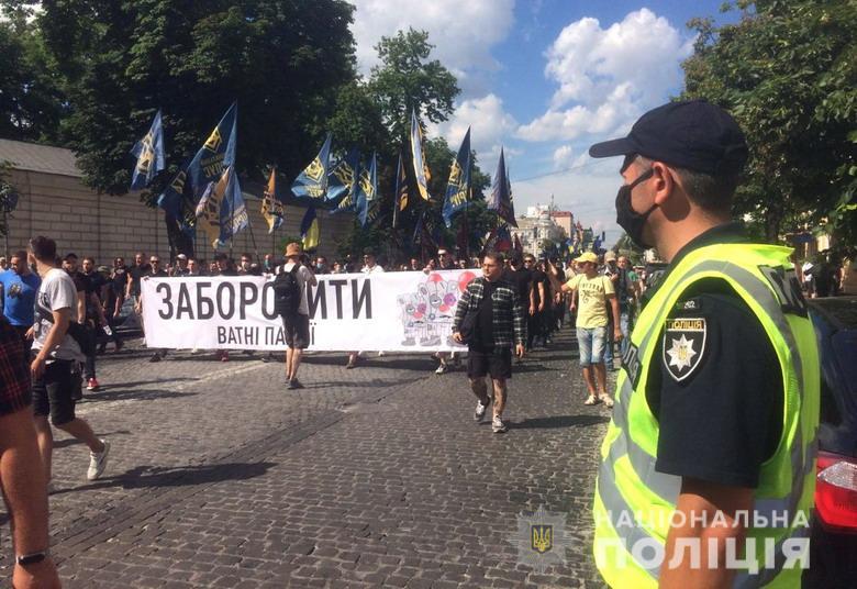 В центр Киева стянули полицию и Нацгвардию из-за протестов