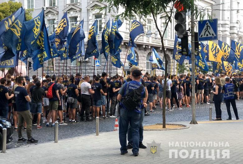 В центр Киева стянули полицию и Нацгвардию из-за протестов