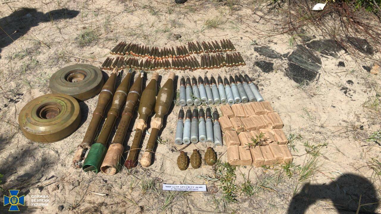 СБУ обнаружила арсенал оружия боевиков на Луганщине