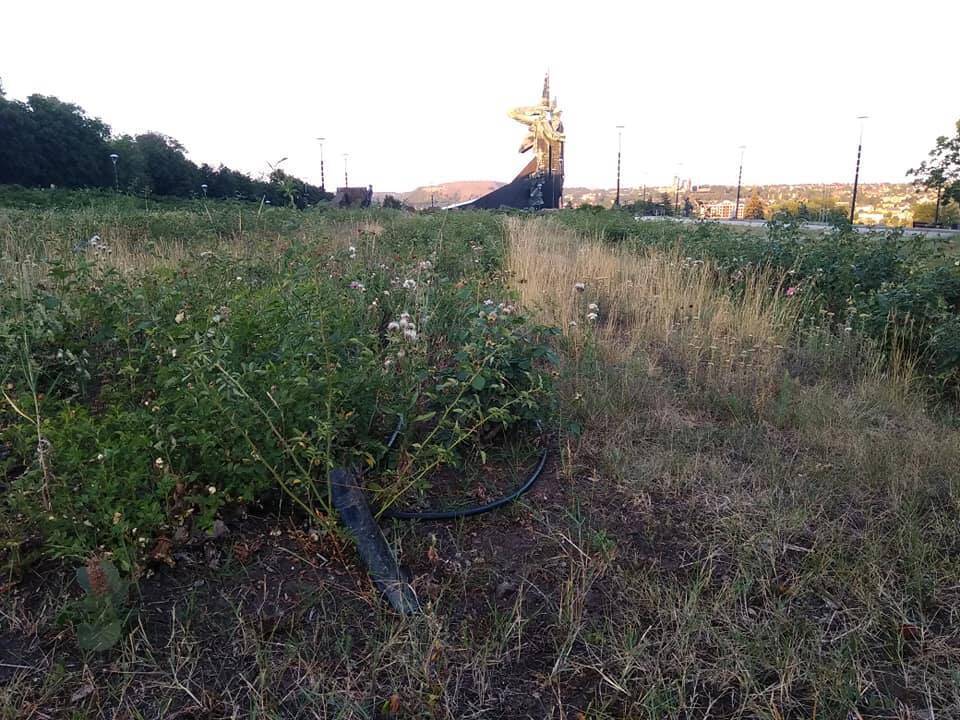 Фотографія скверу біля "Донбас Арени"