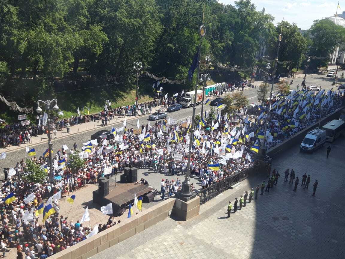 Работники "Укрлендфарминга" устроили митинг под Кабмином
