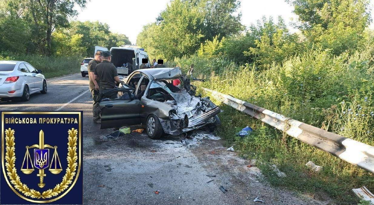 На Днепропетровщине грузовик Нацгвардии столкнулся с легковушкой: два человека погибли