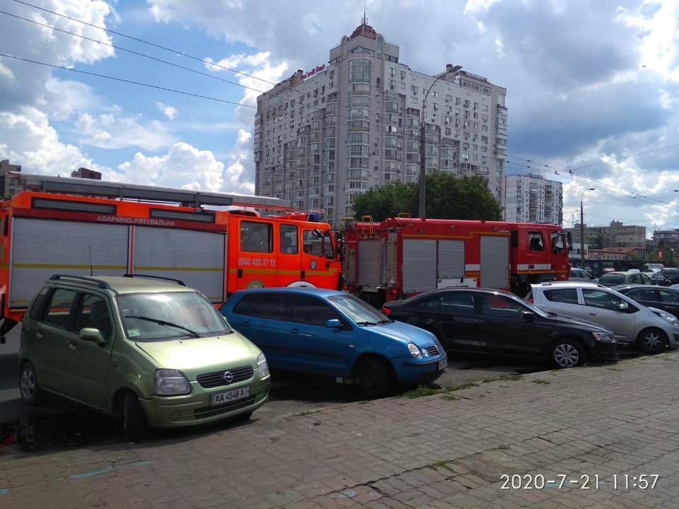 У Києві трапився вибух біля станції метро "Мінська"