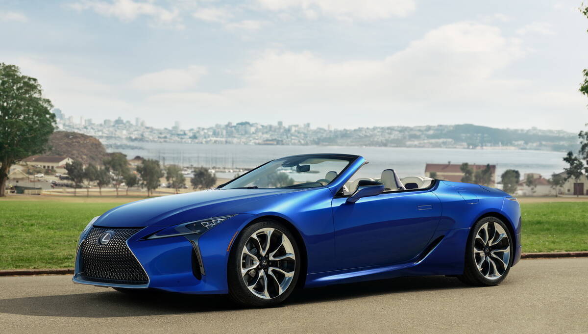 2021 Lexus LC 500 Convertible. Фото: