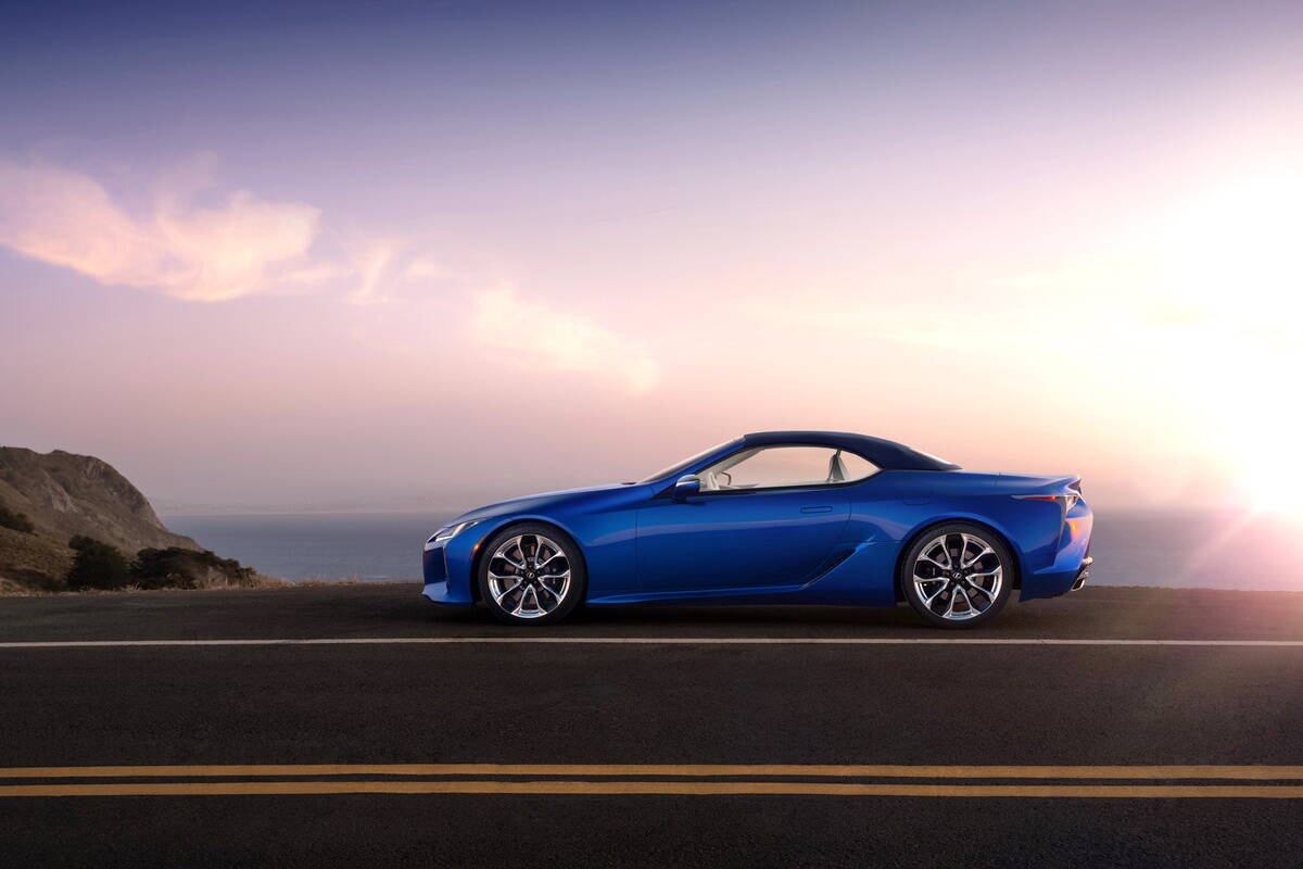 2021 Lexus LC 500 Convertible. Фото: