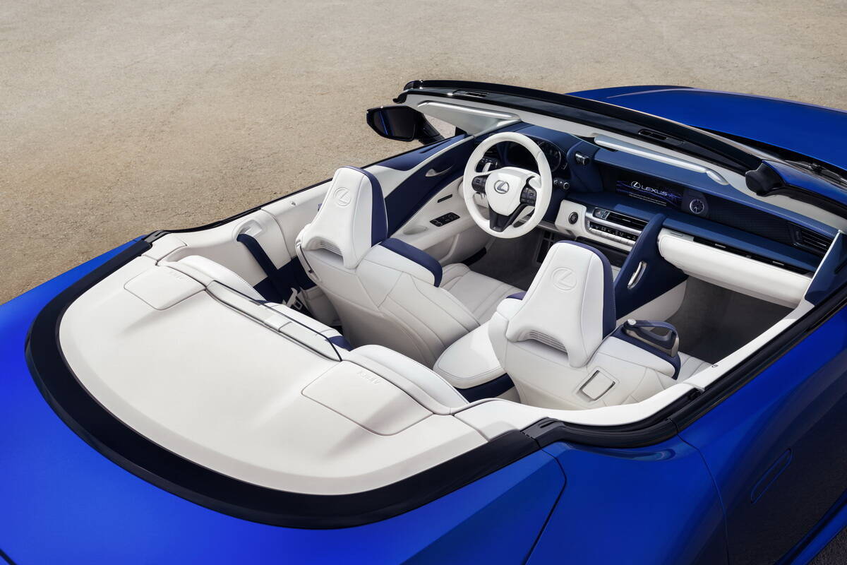 2021 Lexus LC 500 Convertible. фото: