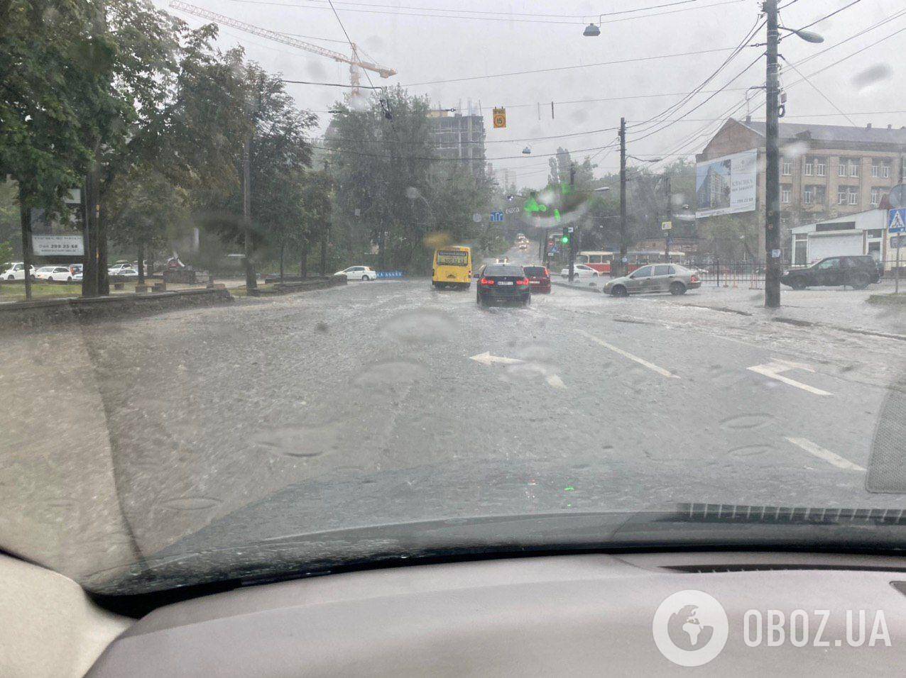 Киев накрыло мощным ураганом с грозой