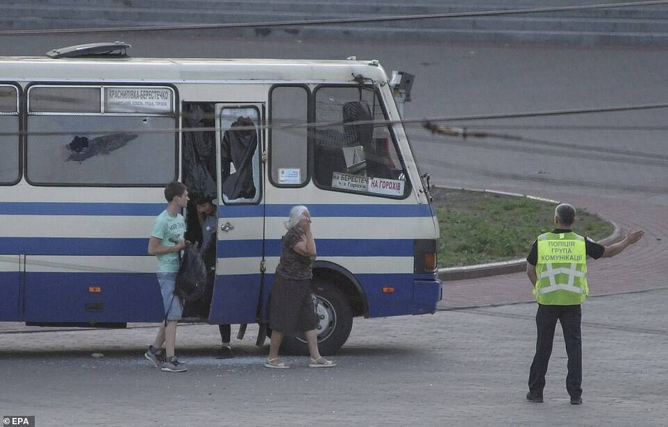 У Луцьку катували 13 заручників: терориста затримано. Усе про спецоперацію, фото й відео
