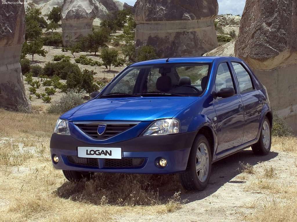 А вот такую Dacia Logan продавали в Украине. У нее несколько отличается логотип (от европейской версии)