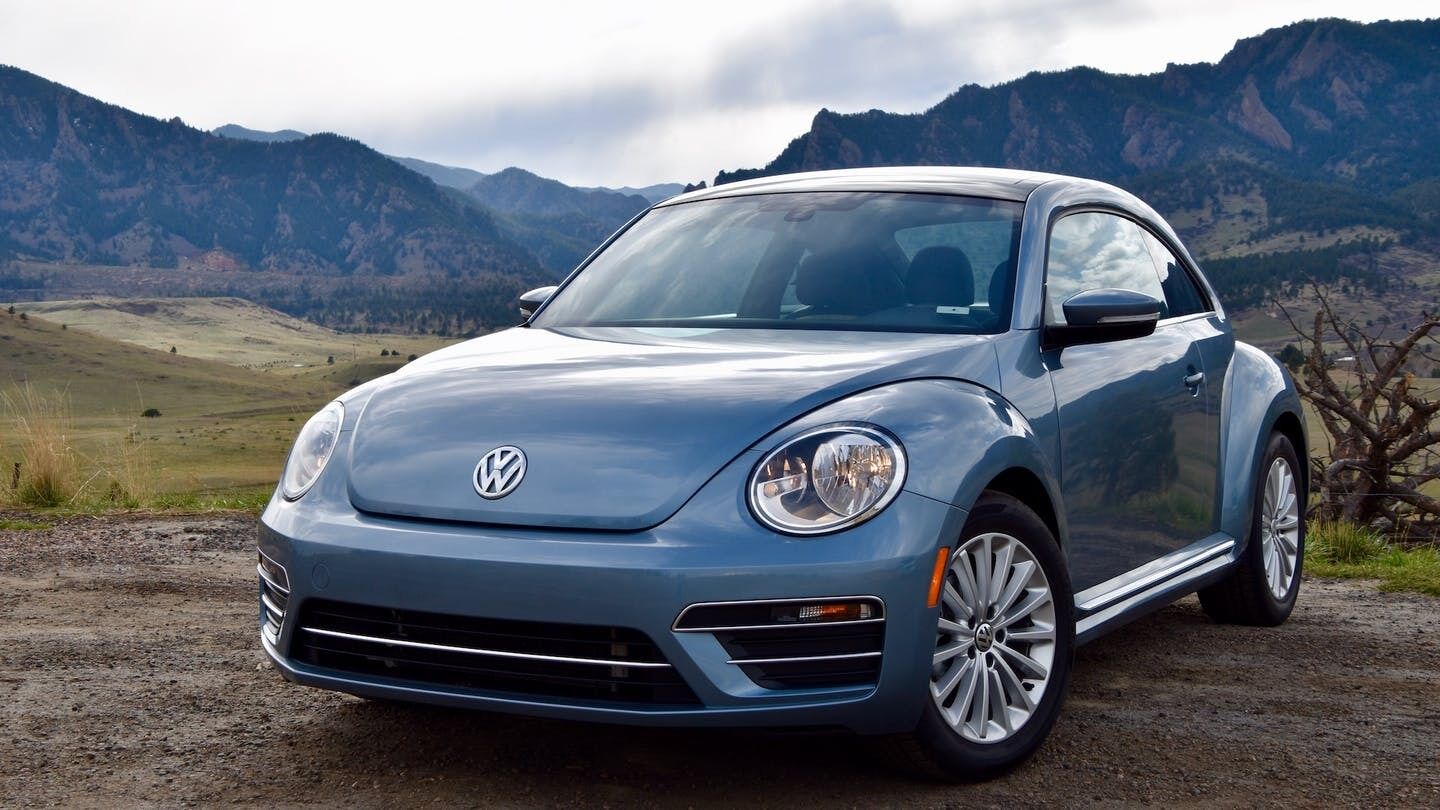 Volkswagen Beetle (2011-2019) - последний из "Жуков"