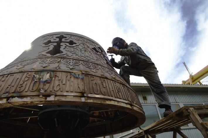 У Києві створюють скульптуру архістратига Михаїла для нового фонтану: Кличко показав відео