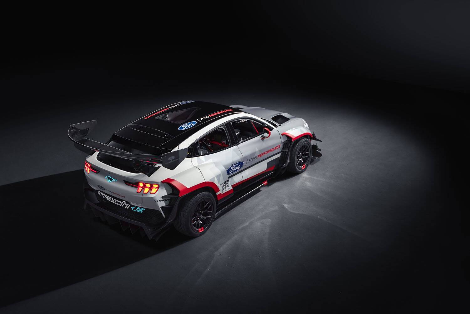 Новий електрокар Форд отримав спеціальний кузов.