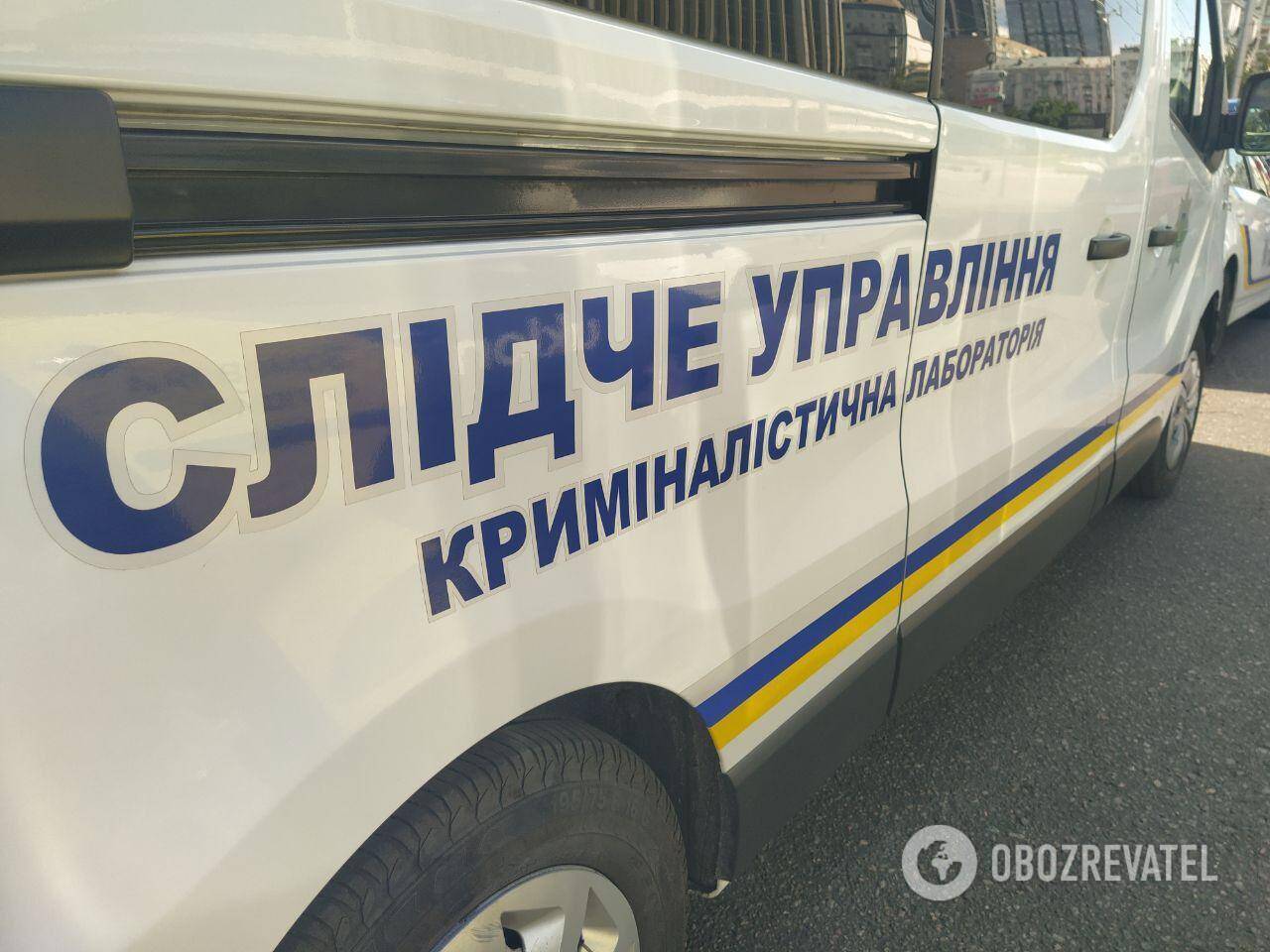 У центрі Києва серед білого дня згоріли два авто