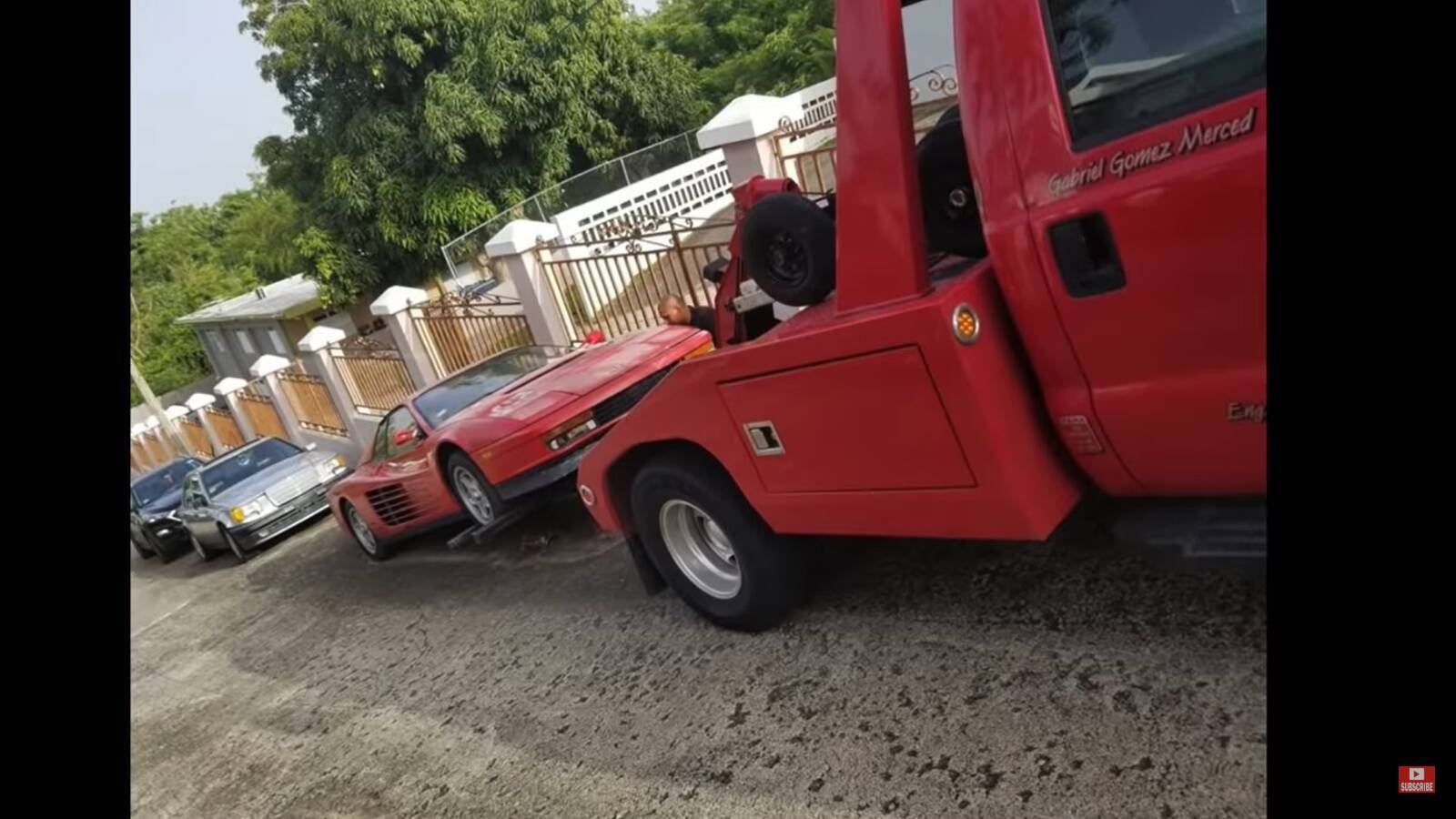 Покинутую Ferrari уже эвакуировали.