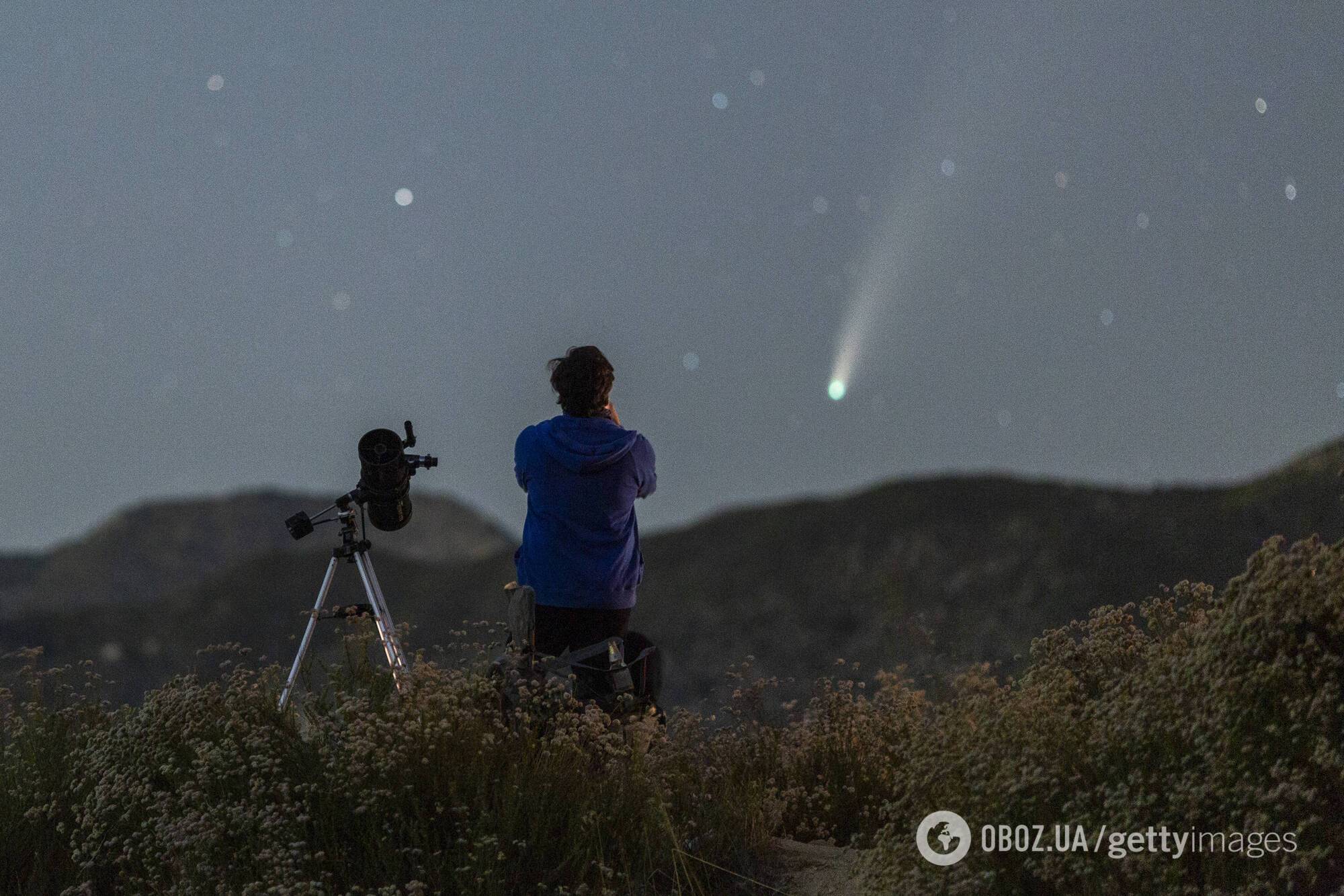 Комета Neowise над Землей