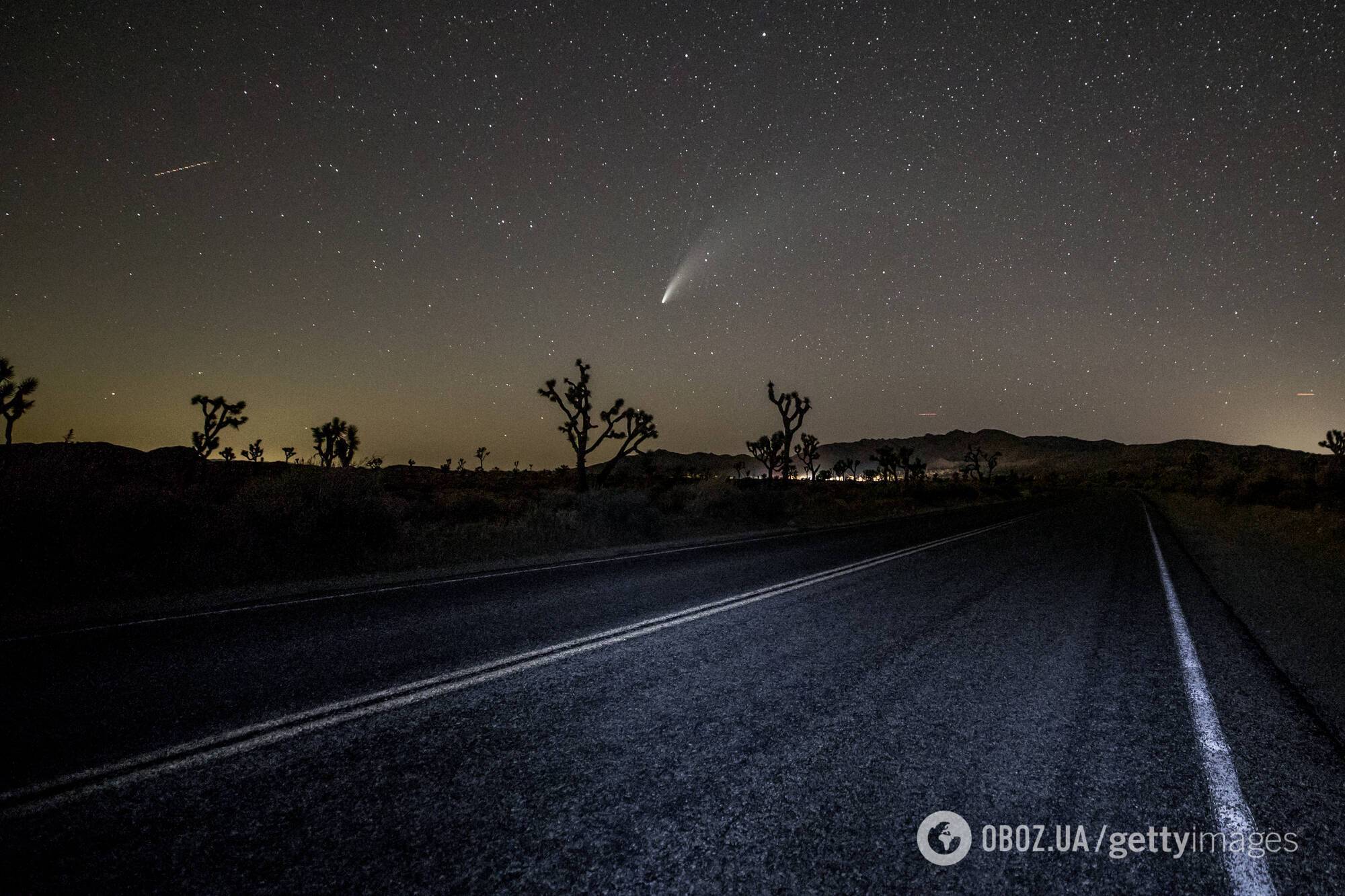 Комета Neowise над Землей