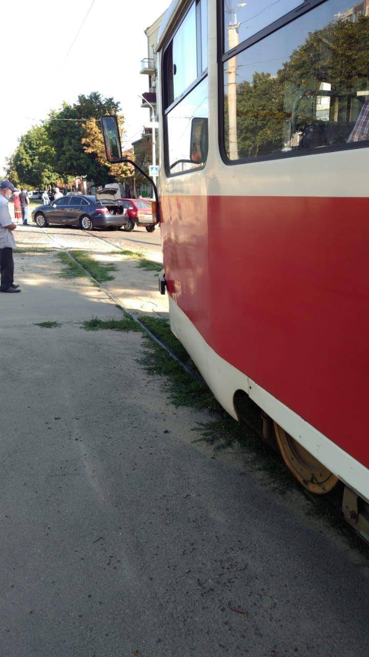 В центре Днепра авария заблокировала движение трамваев