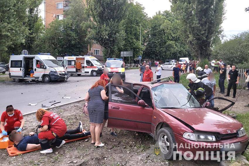 Швидка, яка потрапила в ДТП, везла пенсіонерку до лікарні