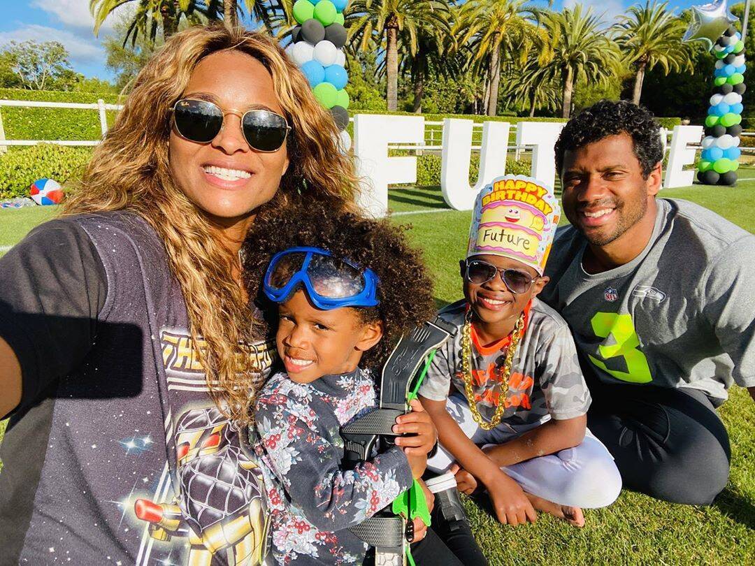 Сіара з чоловіком Расселом Вілсоном і дітьми (Instagram Сіари)