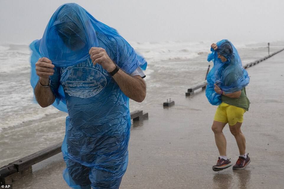 Ураган "Ханна" достиг побережья Техаса в США