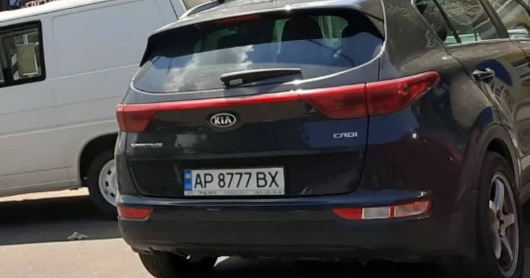 Два авто з однаковими номерами, помічені у Запоріжжі.