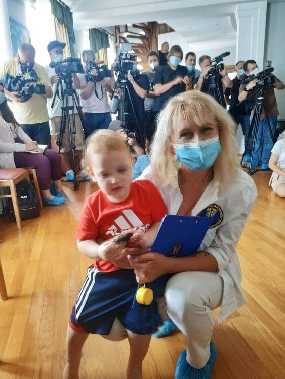 Годовалый мальчик из Киева побил рекорд Украины, сделав 430 упражнений на пресс