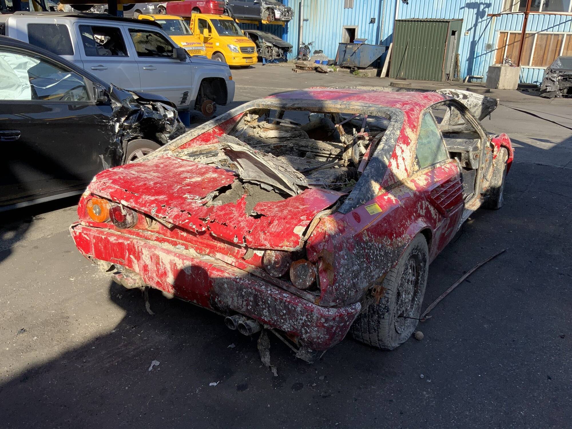 Ferrari Mondial долгое время провела под водой.