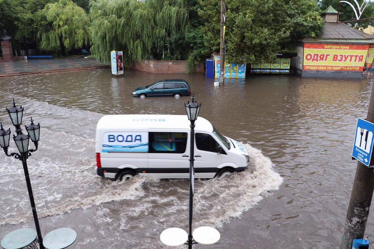Наслідки сильної зливи у Бердянську