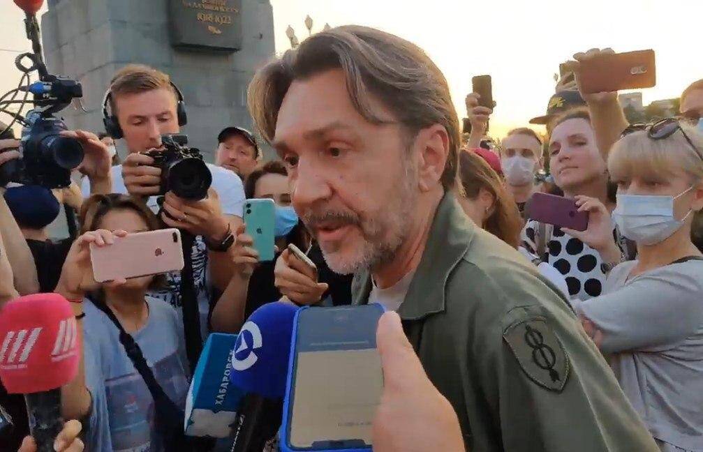 Сергей Шнуров приехал на встречу с митингующими в Хабаровске