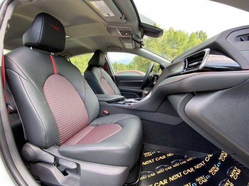 Toyota Camry TRD, яку продають в Україні.