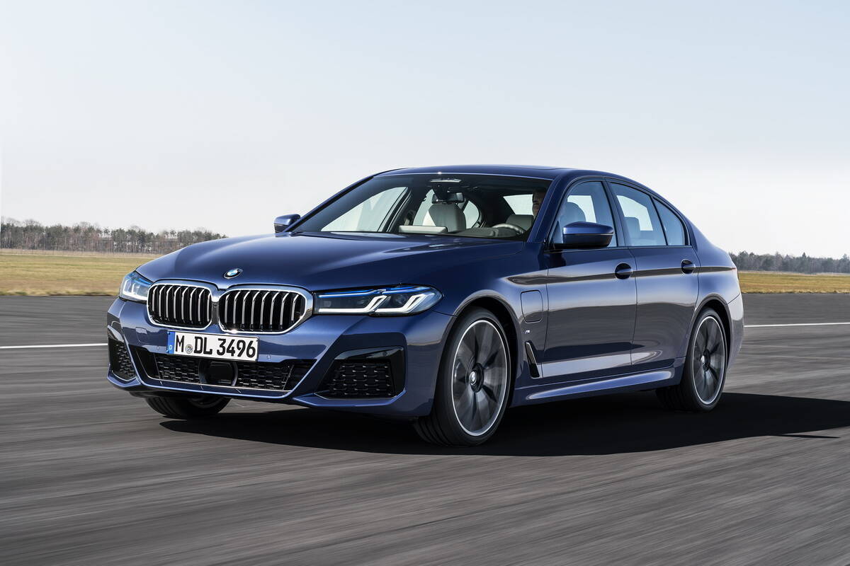 2020 BMW 530e xDrive M Sport c технологією mild hybrid.