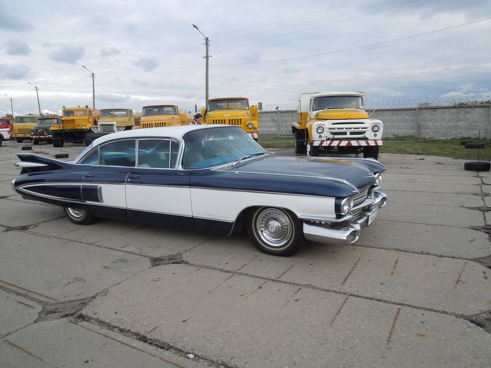 За Cadillac Fleetwood 1959 года просят серьезную сумму.