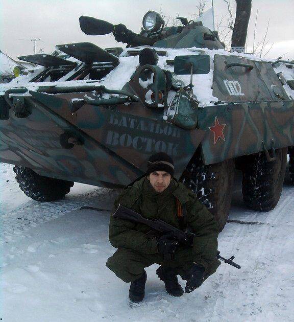 Бойовик "ЛНР" виставляв фото на тлі військової техніки окупантів