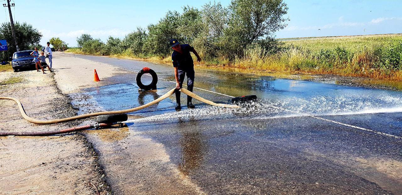 В Кирилловке продолжили откачку воды с затопленных баз отдыха