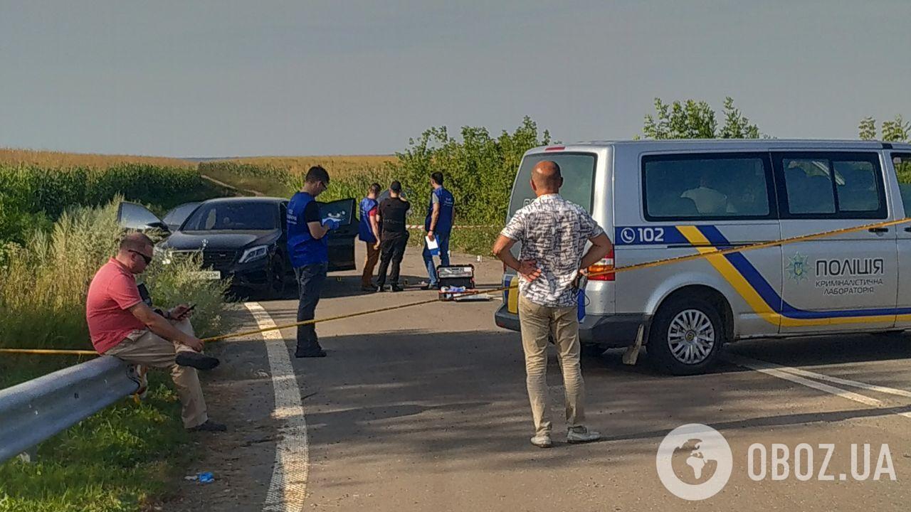 В Полтавской области расстреляли Mercedes, погиб "авторитет". Эксклюзивные фото и видео