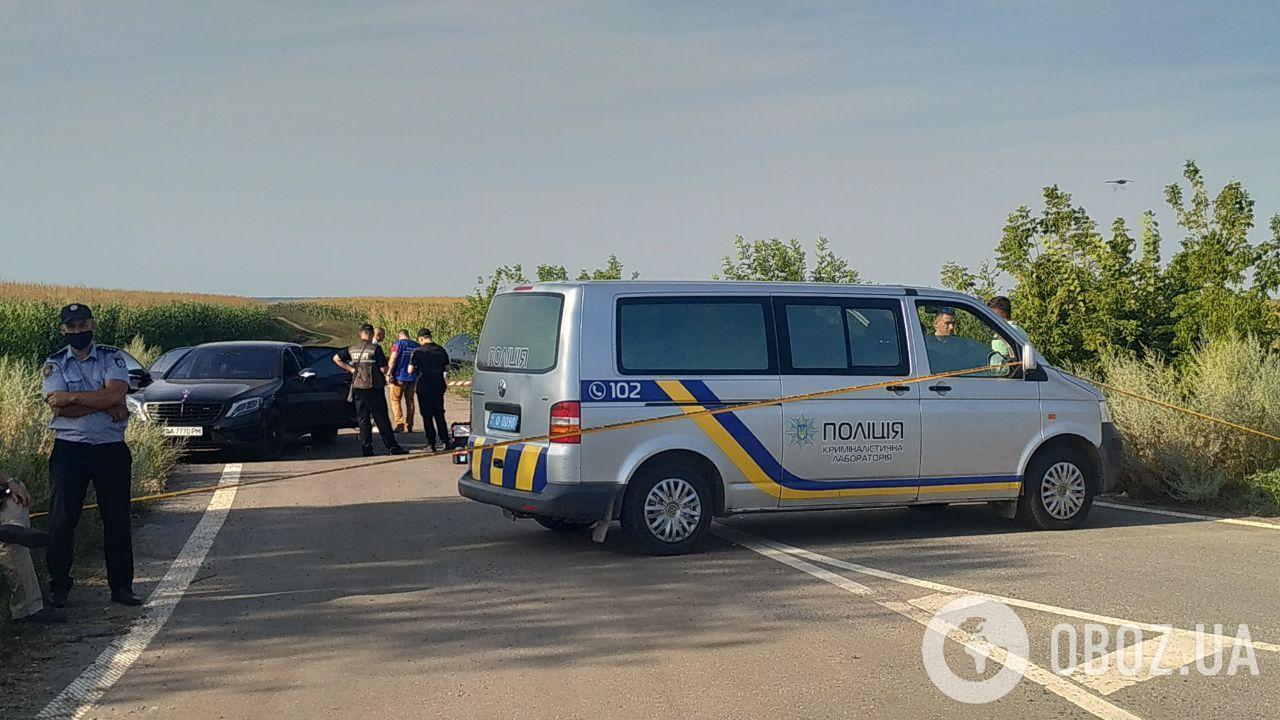 В Полтавской области расстреляли Mercedes, погиб "авторитет". Эксклюзивные фото и видео