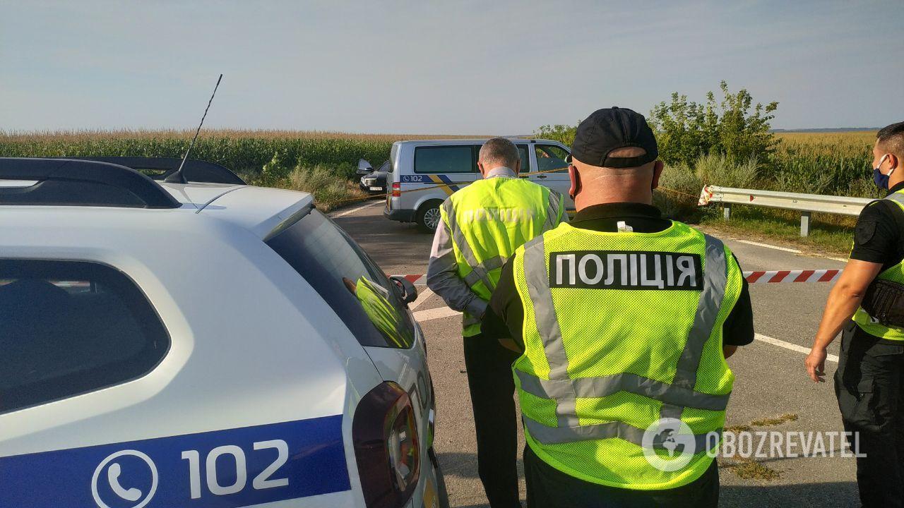 В Полтавской области расстреляли Mercedes, погиб "авторитет". Эксклюзивные фото и видео
