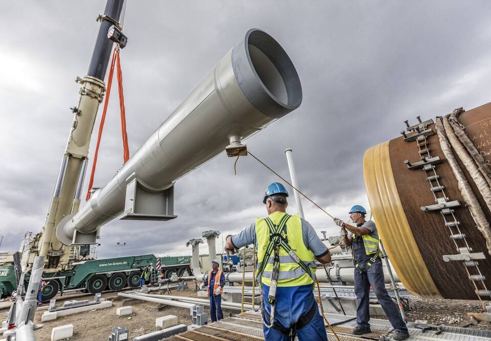 "Газпром" віддав свої судна через США: чи зможуть добудувати "Північний потік-2" і чого чекати Україні