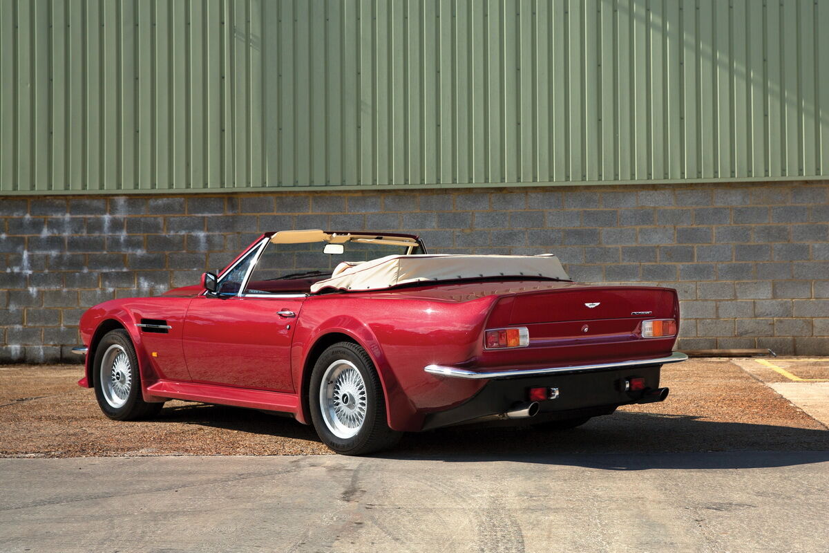 Aston Martin V8 Vantage Volante. фото: