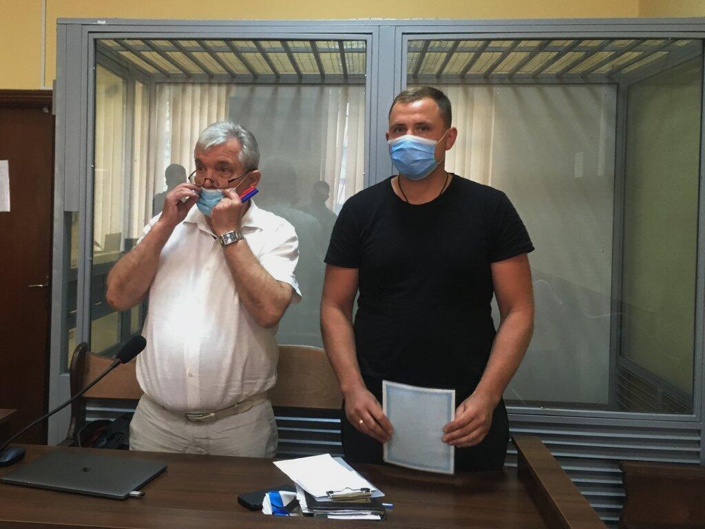 Євгена Трохименка (праворуч) відправили під цілодобовий домашній арешт