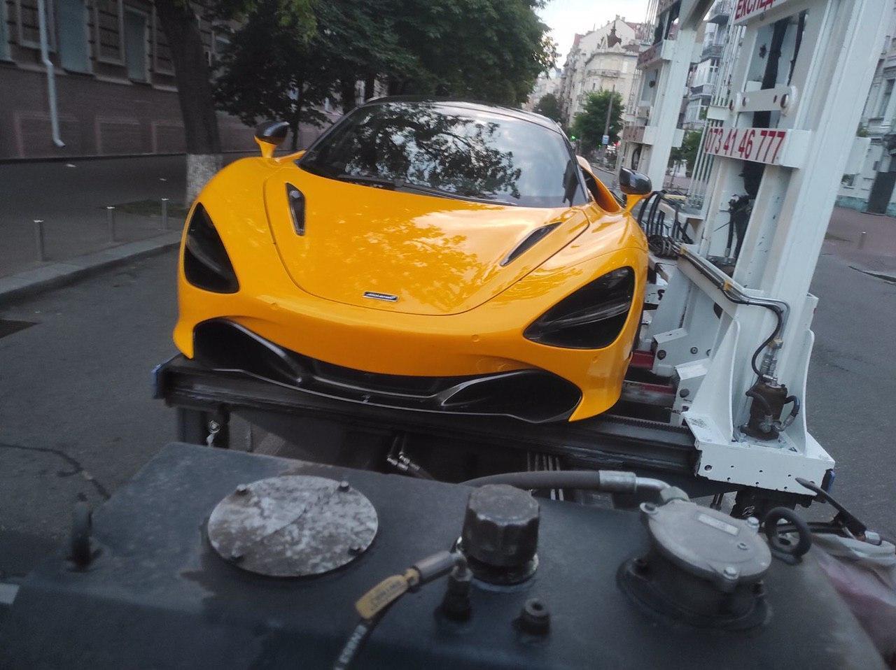 McLaren 720S Spider коштує близько $500 000.