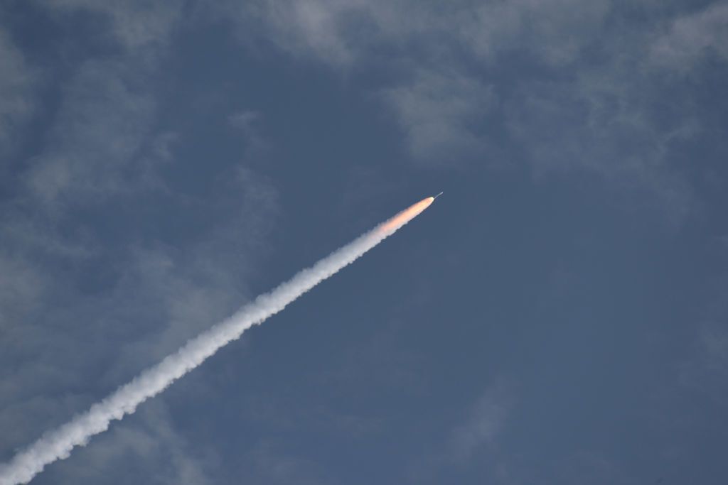 Полет ракеты Atlas V после запуска