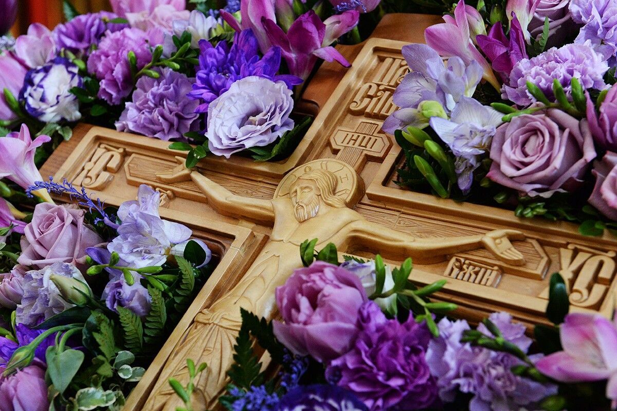 В Медовый Спас отмечается Изнесение Честных Древ Животворящего Креста Господня