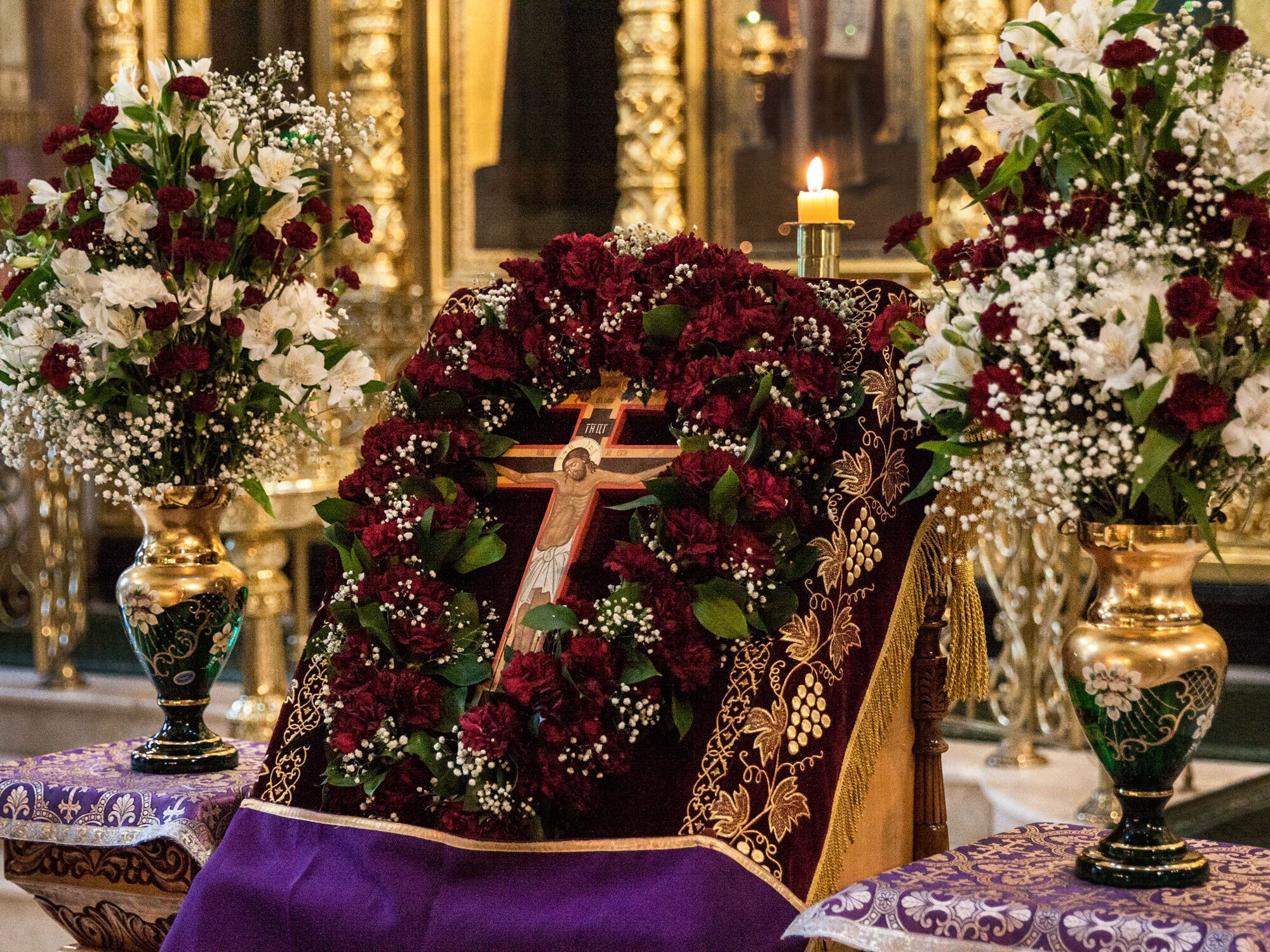 В Медовый Спас в православных храмах проводятся традиционные богослужения