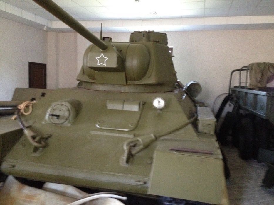 Танк Т-34-76, який продають за $ 50 000.