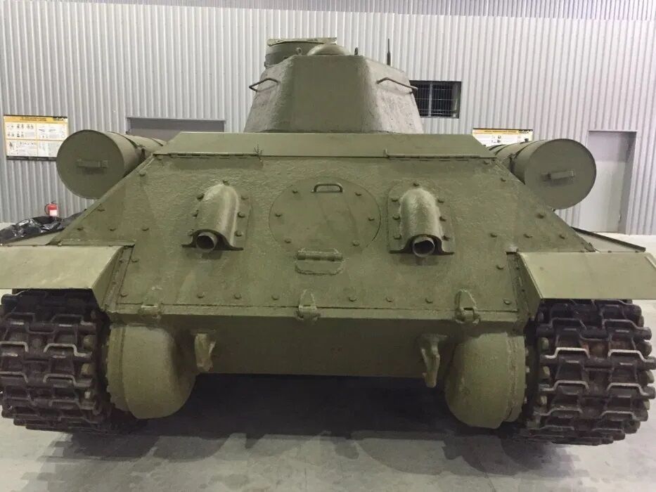 Танк Т-34-76, який продають за $ 50 000.